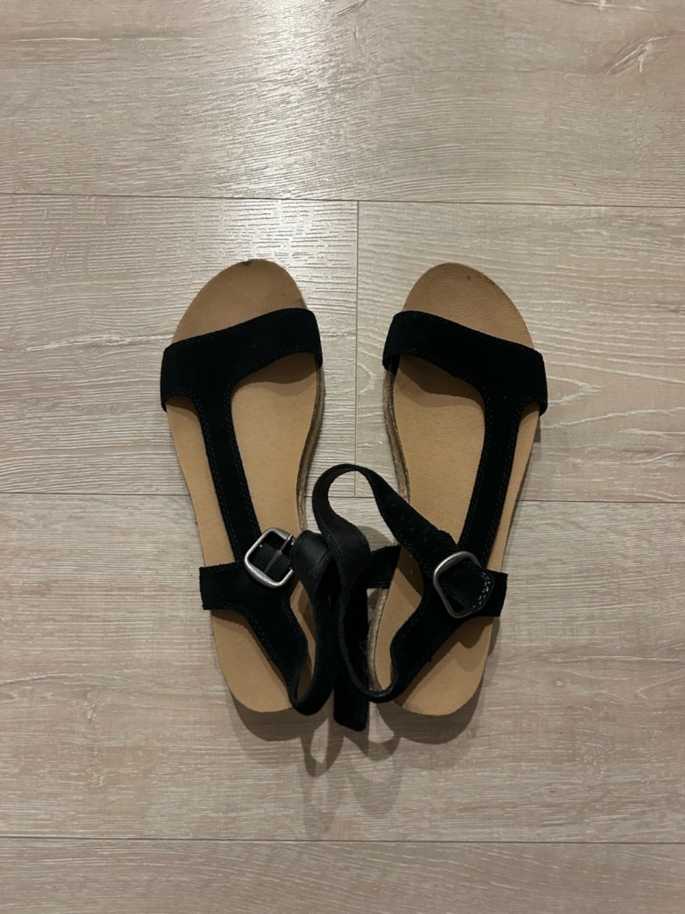 Lucky Brand Black T-Strap Suede Sandals